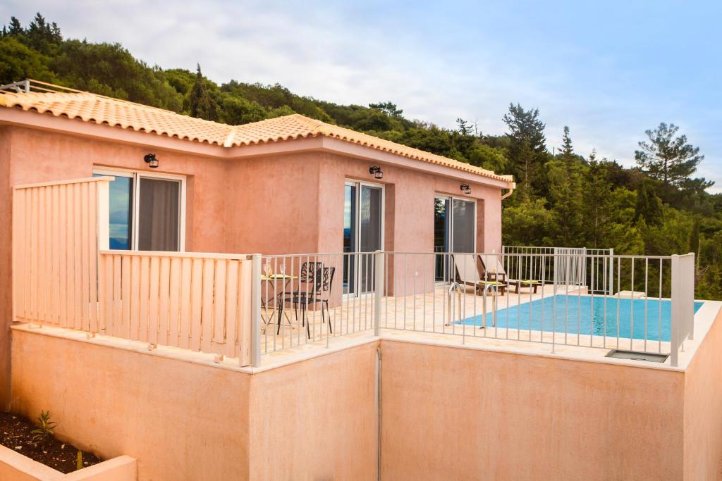 Magganos Sunset Villas room 1