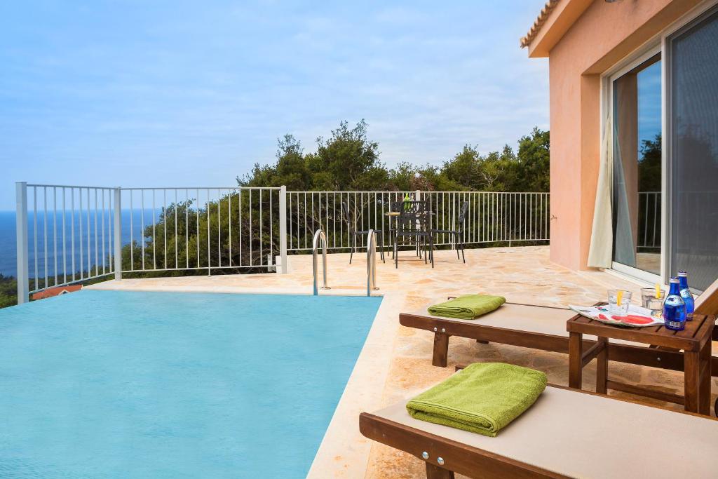 Magganos Sunset Villas room 4